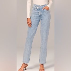 A&F Ultra High Rise 90s Straight Jean